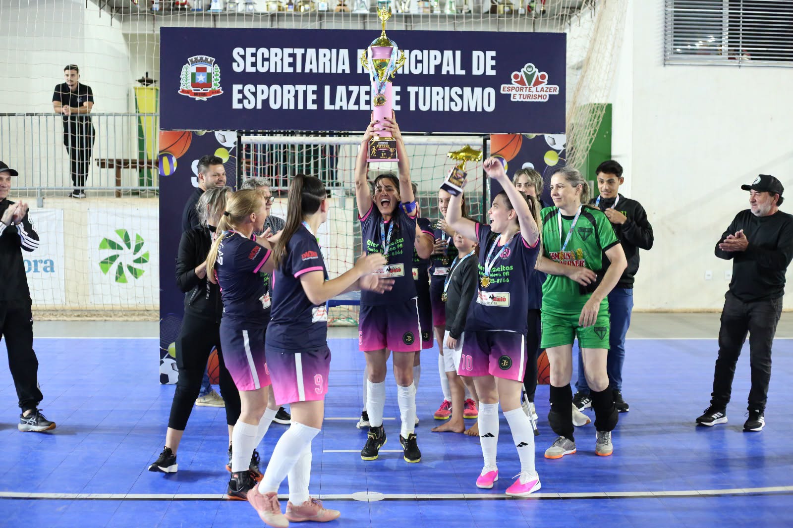 Amigas Veteranas garante título do futsal feminino