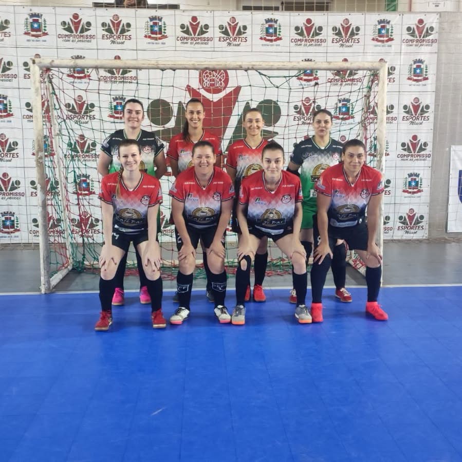 Cercabe e Amigas Veteranas são as finalistas do futsal feminino